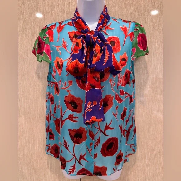NWT ALICE + OLIVIA Sheer Floral Poppy Garden BlueBird Blouse with Neck Tie - Picture 3 of 16